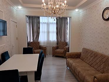 studio menziller: Tam mebelli və texnikalı mənzil interyeri - Geniş, işıqlı zal: qonaq — 1