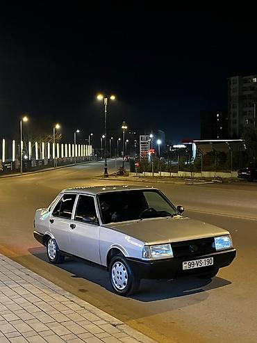 Tofas: Model: Tofaş Şahin (sedan) Kuzov: 4 qapılı, gümüşü rəng, qara plastik — 3