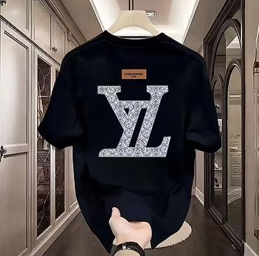 louis vuitton: Футболка унисекс с крупным графическим логотипом LV на спине и — 3