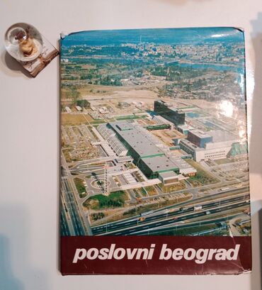 otkup satova beograd: Poslovni Beograd 1983 . god velika knjiga tvrd povez latinica CENA