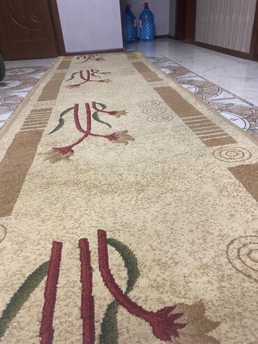 Ev üçün digər mallar: Xalca dekorativ. 2 eded, seliqeli islenilib. Sokuku cirilan yeri — 5