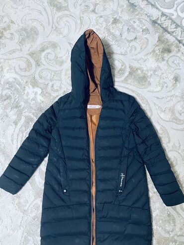 плюшевая куртка nike оригинал: Продается демисезонная куртка🔥
Размер 42
Состояние хорошее
