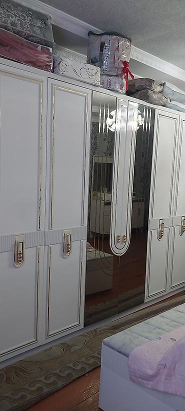 televizo: Yataq otağı üçün tam mebel və texnika dəsti. Dəstə şəkildə göstərilən — 2