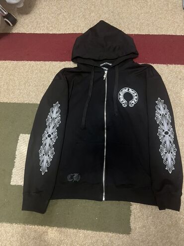 вещи для девушек: Черная толстовка Chrome Hearts на молнии с капюшоном. Украшена белыми
