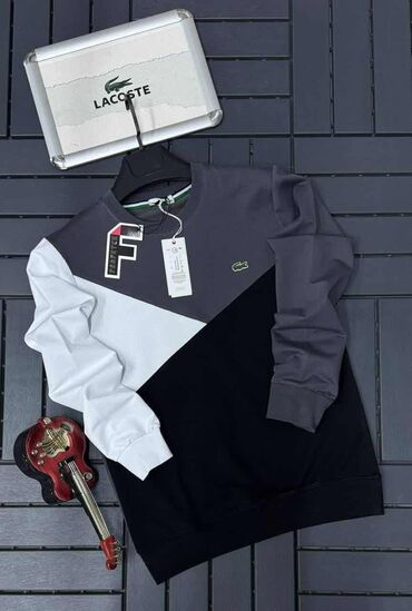 Duksevi: Duksevi 
S m l xl 2xl(pitati za dostupne vel)
Cena 3300 din — 3