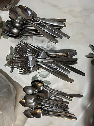 Наборы посуды: Набор для чаепития из фарфора. Состав: - 4 мини-чайника с крышками — 7