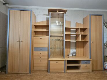 Спальные гарнитуры: Спальный гарнитур, Б/у, Другая страна, ДСП, Самовывоз, цвет - Бежевый