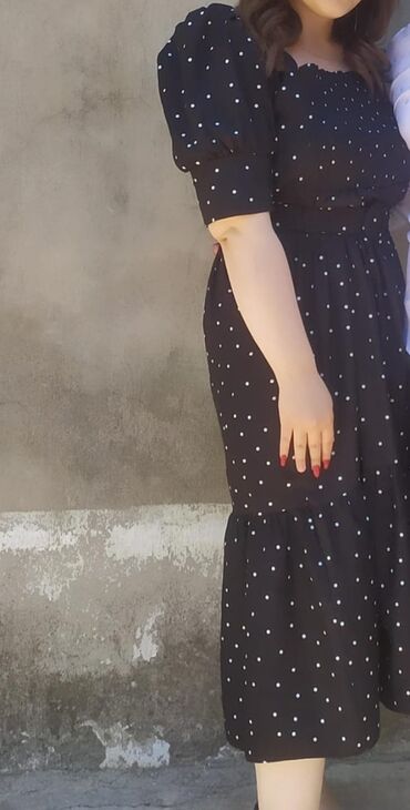 Gündəlik donlar: Qara rəngli, xırda ağ nöqtəli qadın donu. - Model: kvadrat dekolteli