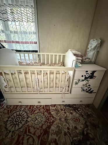 панды: Детская кроватка с комодом-пеленальным столиком и выдвижными ящиками — 2