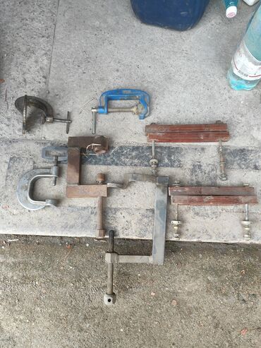 Наборы инструментов: Инструменты советские - молотки по 200 сом; ножницы по металлу большие — 21