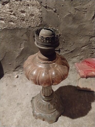 antik əşyaların satışı: Çox qədim lampa. real alıcıya endirim olacaq . buzovna qəsəbəsində