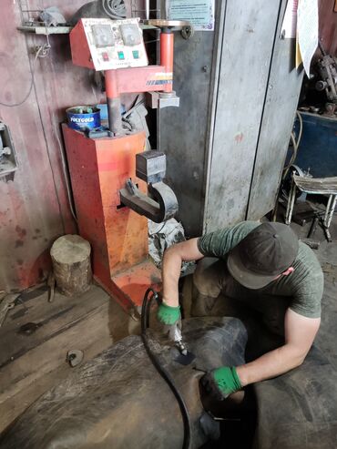 Другие тракторы: Ремонт грузовые камеры
Установка вентил (сасок) — 8