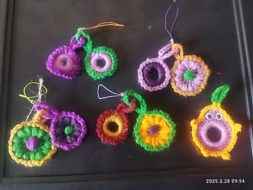 kipling monkey: Вязаные брелоки и подвески ручной работы - Ассортимент: забавные — 4