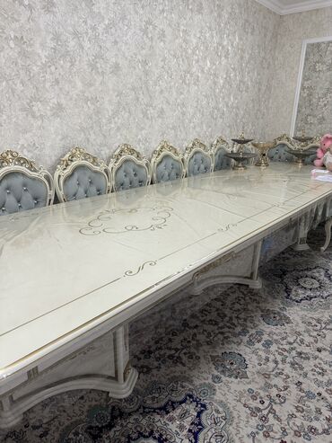 кухонная мебель в рассрочку в бишкеке: Срочно СТОЛ иСТУЛЬЯ18 шт И стол 4,50 метр В отличном состоянии. В