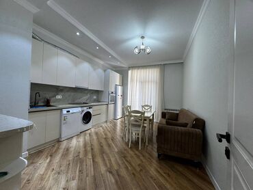 Uzunmüddətli kirayə mənzillər: Ağ şəhərdə 2 otaqlı əla təmirli mənzil kirayə verilir. Mənzil tam — 16