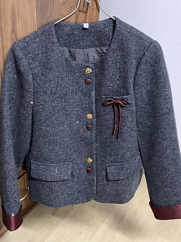 polo ralph: Женский пиджак 
Размер:М, L 
Цена:1600 сом
2 штук — 1