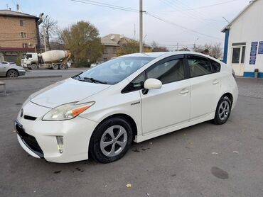 Toyota: Toyota Prius: 2015 г., 1.8 л, Вариатор, Гибрид, Универсал