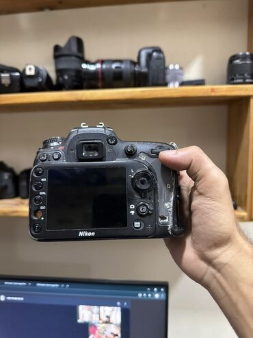 şekil çeken: Nikon D7100 fotoaparatı satılır. Bu model, keyfiyyətli şəkillər çəkmək