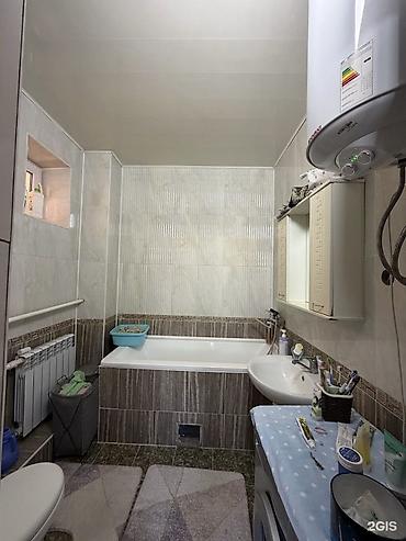 Продажа коттеджей и домов: Сдаётся просторный дом с благоустроенным двором и несколькими — 11