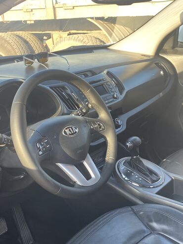 volkswagen tiguan ii: Kia Sportage: 2 л | 2012 г. Внедорожник