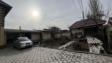 Продажа коттеджей и домов: Продается просторный двухэтажный дом с большим двором и — 2