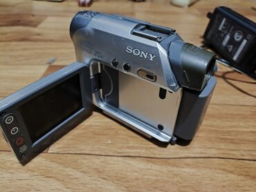 фотоаппарат sony nex 3: Продаю видеокамеру Sony DCR-19E . Дисплей не загорается возможно