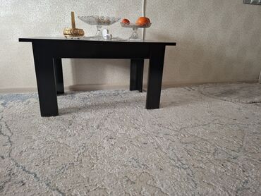 заказ мягкой мебели: Прямоугольный стол, Нераскладной, Без колесиков, Ламинат гладкий, Без гарантии