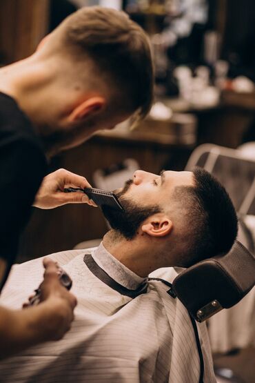 инструменты парикмахера: В салон красоты требуется опытный мужской мастер Работаем на