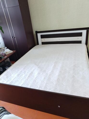 Yataq otağı dəstləri: Taxt satılır 120₼. Yaxşı vəziyyətdədir. Matrası var.Ünvan 9 cu