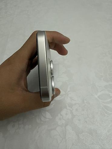 мини айфон 17: IPhone 15 Pro, Б/у, 256 ГБ, White Titanium, Зарядное устройство, Защитное стекло, Чехол, 80 % — 3
