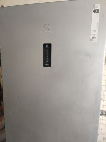 ноу: Холодильник Indesit, Б/у, Двухкамерный, No frost, 60 * 187 * 60