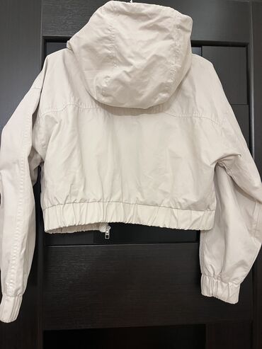 Digər kişi ayaqqabıları: Zara qadın kapişonlu kurtka 
bir neçe defe geyilib teze kimidir — 12