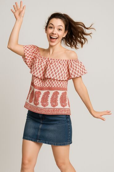 crop top h: Interesantna majica, velicina 32. Merim obim ukoliko je potrebno at lalafo.rs crop top h: Interesantna majica, velicina 32. Merim obim ukoliko je potrebno