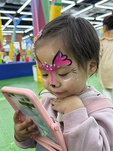 Макияж: Праздничный, Гипоаллергенные материалы — 12