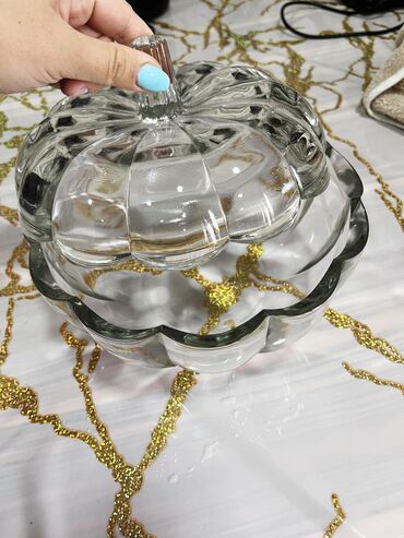 вазы для фруктов и конфет: Şüşə balqabaq formalı qab – qapaqlı - Material: qalın, şəffaf şüşə -