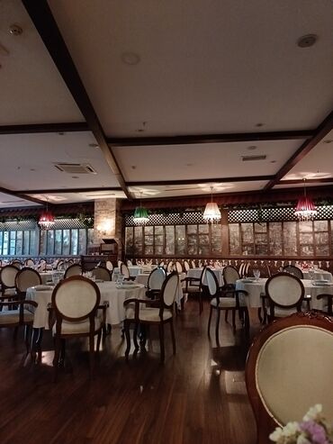 Satış: Ofisiant tələb olunur, Restoran, Ayda 2 dəfə ödəniş, 18-29 yaş, 3-5 illik təcrübə