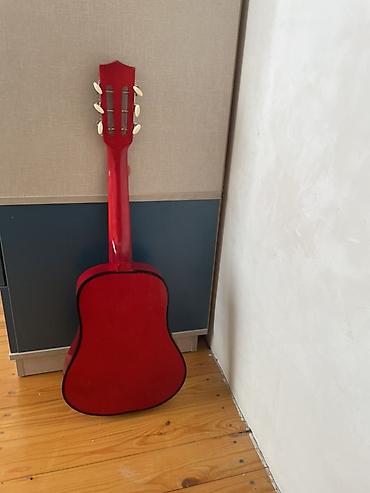 arient qol saati: Akkustik gitara – klassik üslub - Korpus: dreadnought forması, ön — 2