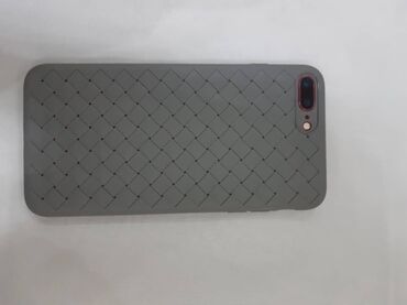 чехол на айфон 7: IPhone 7 Plus, Колдонулган, 256 ГБ, Кызыл, Каптама, 80 %