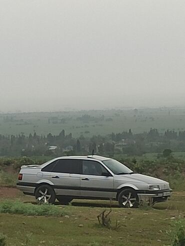 Volkswagen: Volkswagen Passat: 1990 г., 1.8 л, Механика, Бензин, Седан