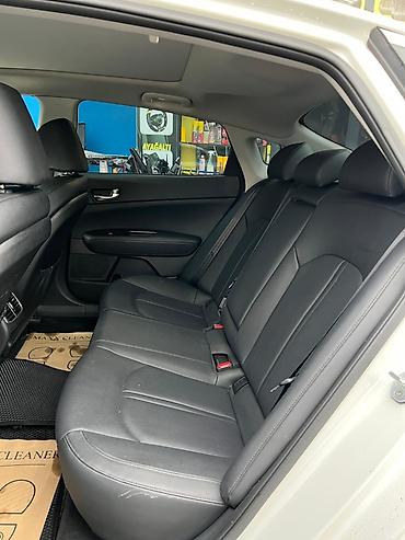 k5 kia: Kia K5 sedan – ağ rəng, benzinli, avtomat ötürücü. Xarici: - Arxa — 7