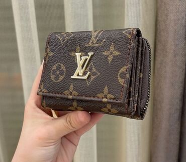 Wallets: Women's wallet, Louis Vuitton, Material: Leather