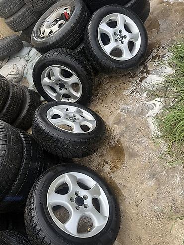 Комплект из 4 колес в сборе: легкосплавные диски Toyota + зимние шины