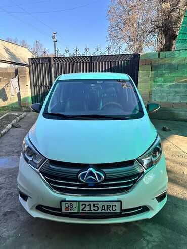 Другие автомобили: На продаже минивэн Changan Auchan a600EV 2021года (белый), 5‑дверный — 2