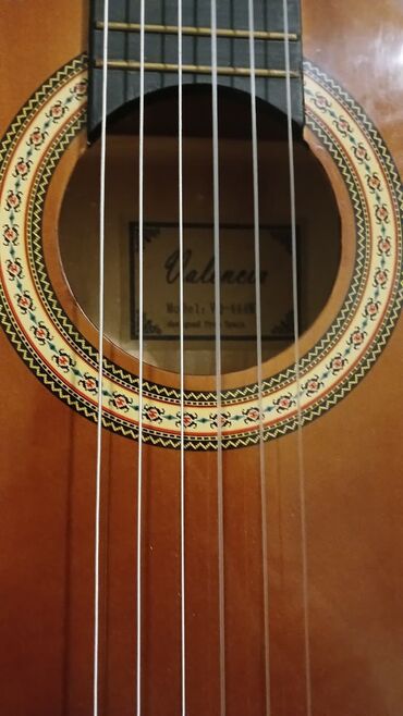 Ukulele: Real aliciya endirim olacaq Valencia klassik gitara – model VU-44H. -