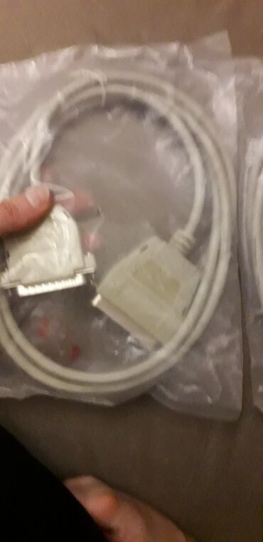 Noutbuklar üçün adapterlər: Kompüter bi̇rləşdi̇ri̇ci̇ kabellər 12 dənə var. Bi̇ri̇ 3 manata — 12