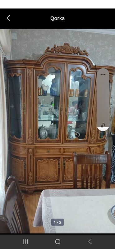Kreslolar: Açılan, 6 qapı Düz dolab, Servant