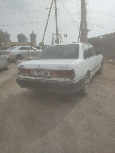 7 местные машины: Mazda 626: 1990 г., 2 л, Механика, Бензин, Седан