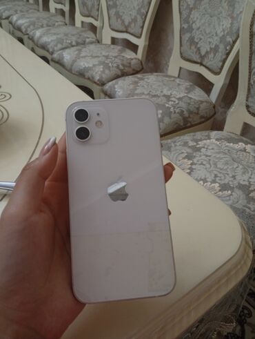 Apple iPhone: IPhone 12, Б/у, 128 ГБ, Чехол, 68 %