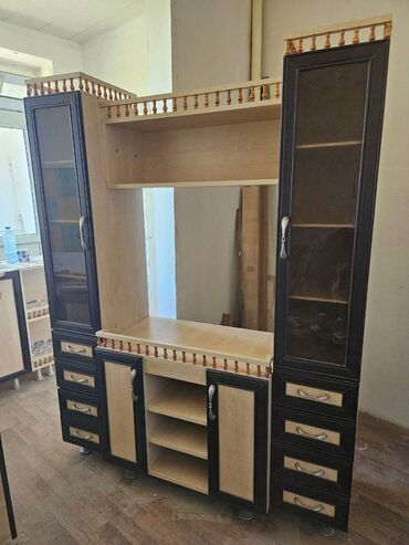 Otaq bitkiləri: Mətbəx üçün şkaf (servant) satılır Ölçülər: hündürlük 184 sm, en 140