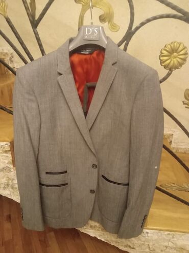 Kostyumlar: Italiya kostumlar,cox az geynilib, ucuz satilir,46-50 razmer — 2